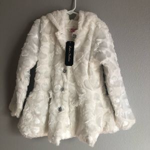 Faux fue coat.